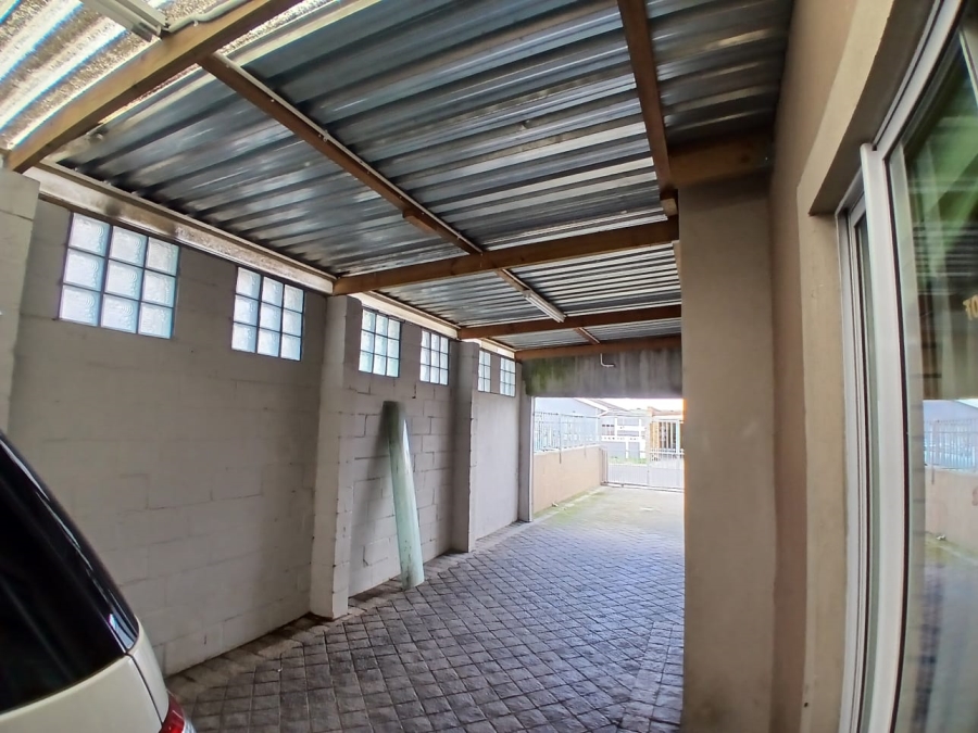 4 Bedroom Property for Sale in Devon Park Western Cape